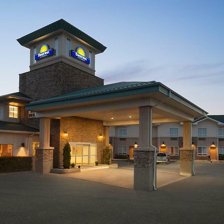 Days Inn By Wyndham Swift Current Exterior photo